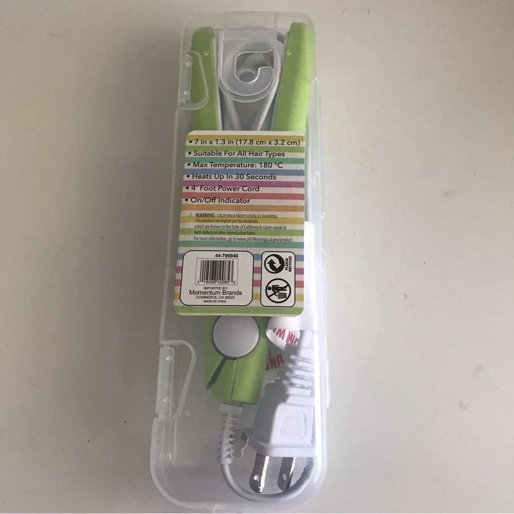 Travel Flat Iron Mini Corded in Case Heats In 30 Secs Momentum Brands - NIB - Picture 2 of 11